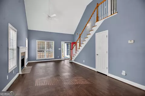Living - 107 Waters Edge Dr, Lagrange, GA 30240 photo 3 of 4