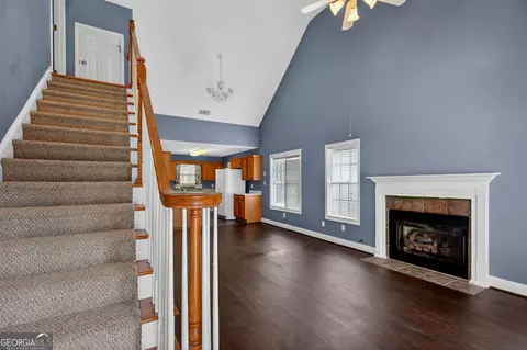 Living - 107 Waters Edge Dr, Lagrange, GA 30240 photo 2 of 4