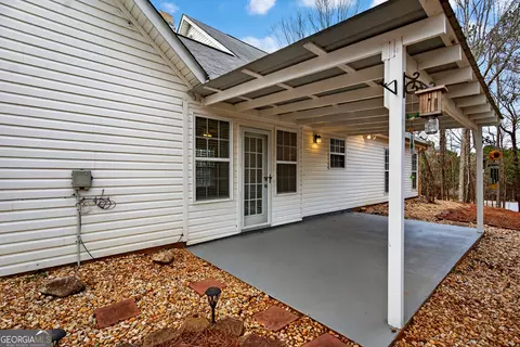Exterior - 107 Waters Edge Dr, Lagrange, GA 30240 photo 6 of 7