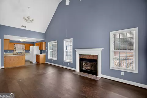 Living - 107 Waters Edge Dr, Lagrange, GA 30240 photo 4 of 4