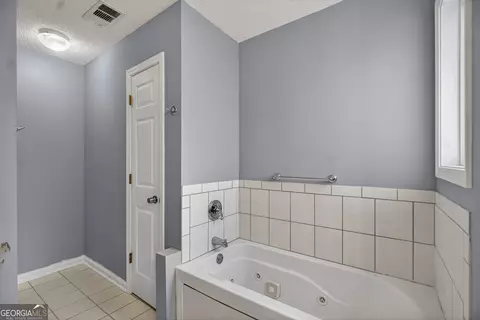 Bath - 107 Waters Edge Dr, Lagrange, GA 30240 photo 2 of 4
