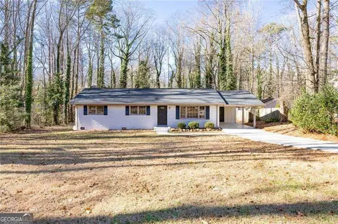 5689 Woodland Dr, Acworth, GA 30102