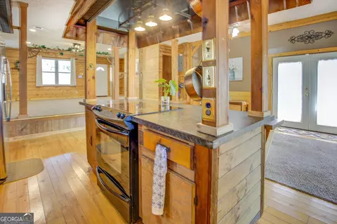 Kitchen - 162 Collins Rd, Jackson, GA 30233 photo 5 of 8