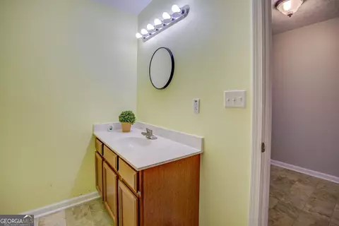 Bath - 162 Collins Rd, Jackson, GA 30233 photo 5 of 5