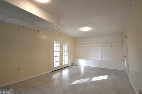 Living - 1865 Oxford Dr, Morrow, GA 30260 photo 3 of 5