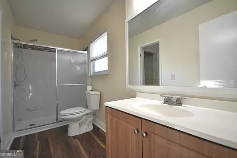 Bath - 1865 Oxford Dr, Morrow, GA 30260 photo 3 of 5