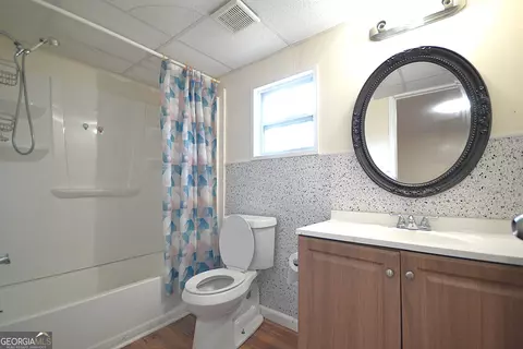 Bath - 1865 Oxford Dr, Morrow, GA 30260 photo 1 of 5