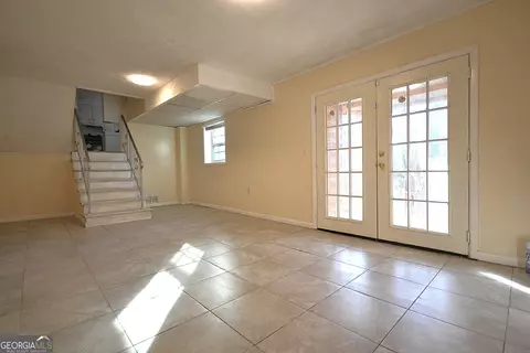 Living - 1865 Oxford Dr, Morrow, GA 30260 photo 4 of 5