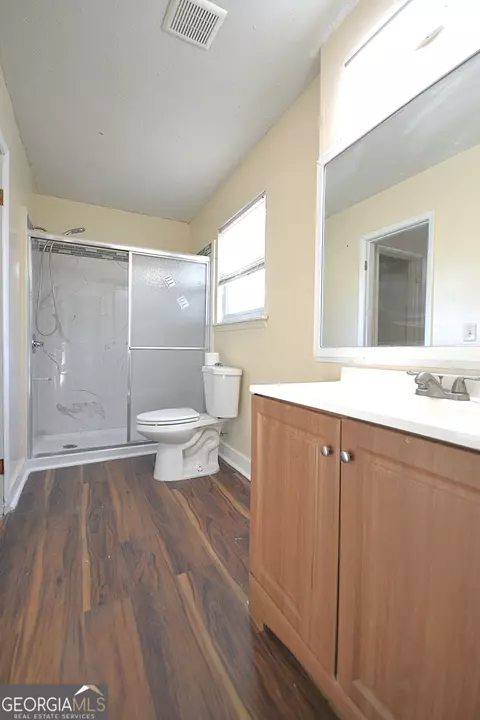 Bath - 1865 Oxford Dr, Morrow, GA 30260 photo 4 of 5