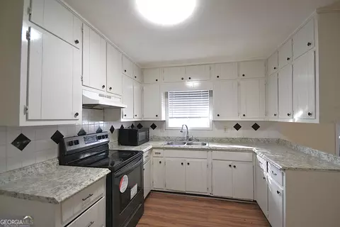 Kitchen - 1865 Oxford Dr, Morrow, GA 30260 photo 2 of 3