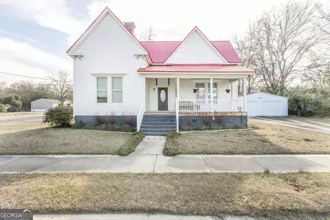 169 W Dykes St, Cochran, GA 31014