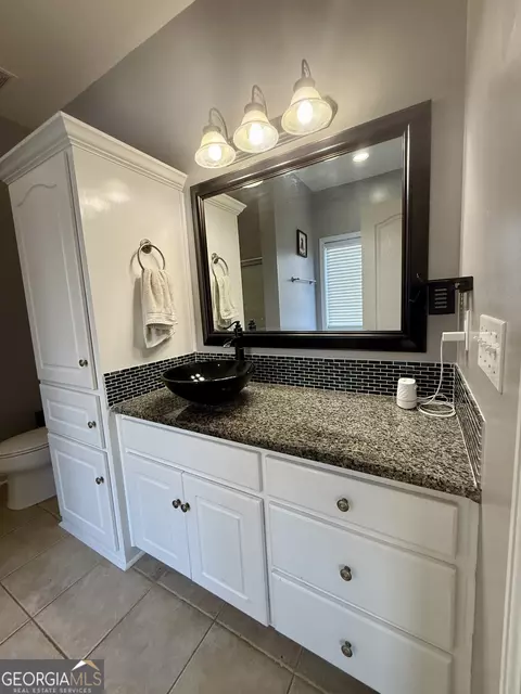 Bath - 213 Okeechobee Dr, Dothan, AL 36301 photo 2 of 6
