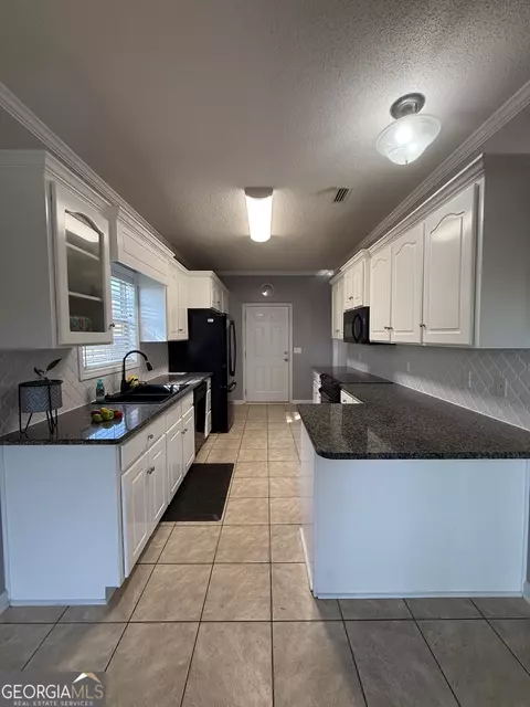 Kitchen - 213 Okeechobee Dr, Dothan, AL 36301 photo 1 of 7
