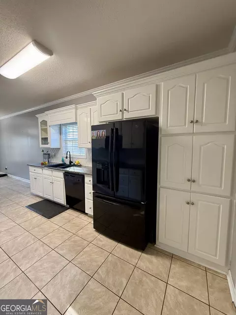 Kitchen - 213 Okeechobee Dr, Dothan, AL 36301 photo 2 of 7