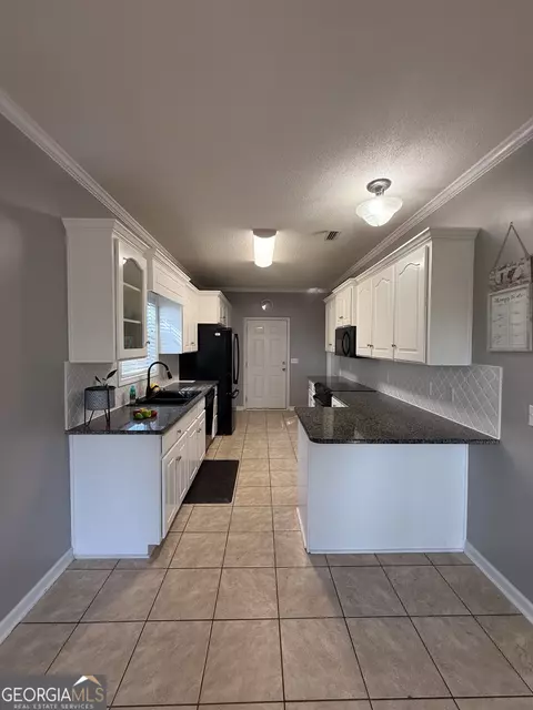 Kitchen - 213 Okeechobee Dr, Dothan, AL 36301 photo 7 of 7