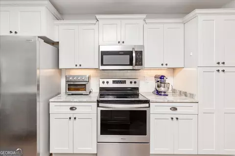 Kitchen - 207 Kendall Ct, Perry, GA 31069 photo 5 of 8