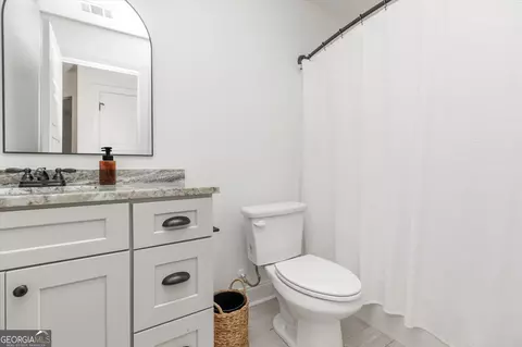 Bath - 207 Kendall Ct, Perry, GA 31069 photo 2 of 2
