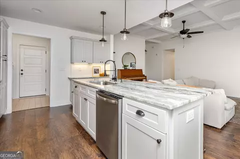 Kitchen - 207 Kendall Ct, Perry, GA 31069 photo 7 of 8