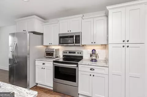 Kitchen - 207 Kendall Ct, Perry, GA 31069 photo 4 of 8