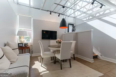 Dining - 1295 E Broad St, Athens, GA 30601 photo 2 of 4