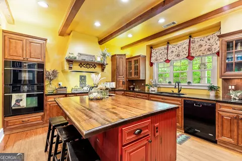 Kitchen - 357 Shady Creek Trl, Williamson, GA 30292 photo 4 of 6