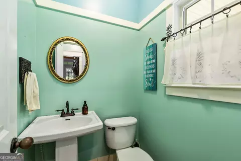 Bath - 357 Shady Creek Trl, Williamson, GA 30292 photo 5 of 9