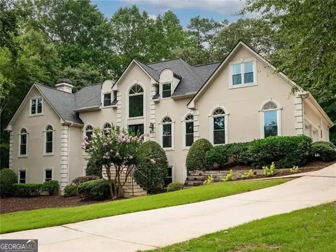 5940 Plantation Dr, Roswell, GA 30075