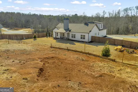 Exterior - 112 White Oak Trl, Commerce, GA 30529 photo 6 of 8