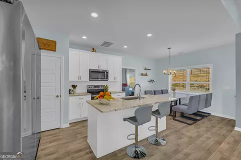 Kitchen - 112 White Oak Trl, Commerce, GA 30529 photo 1 of 3