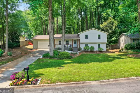 5341 Tall Oak Dr, Marietta, GA 30068