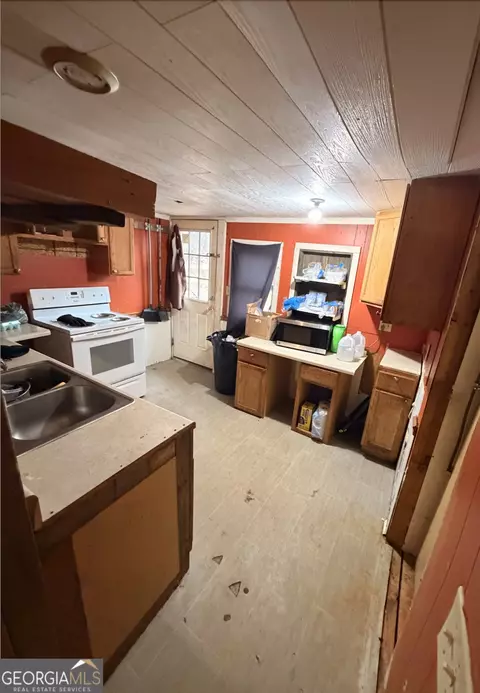Kitchen - 258 Persimmon St, Toccoa, GA 30577 photo 2 of 2