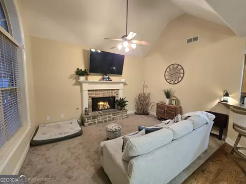 Living - 412 Brandy Ln, Mcdonough, GA 30253 photo 3 of 4