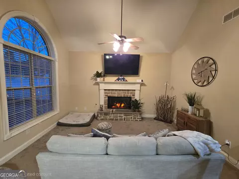 Living - 412 Brandy Ln, Mcdonough, GA 30253 photo 4 of 4
