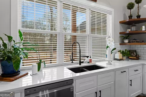 Kitchen - 306 Old Windmill Rd, Perry, GA 31069 photo 3 of 6