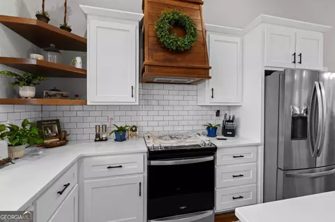 Kitchen - 306 Old Windmill Rd, Perry, GA 31069 photo 4 of 6