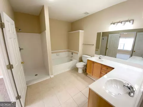 Bath - 522 Sandringham Dr # 522, Milton, GA 30004 photo 2 of 2