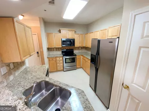 Kitchen - 522 Sandringham Dr # 522, Milton, GA 30004 photo 2 of 3