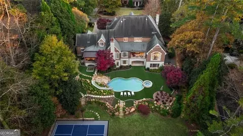 5250 London Dr, Atlanta, GA 30327