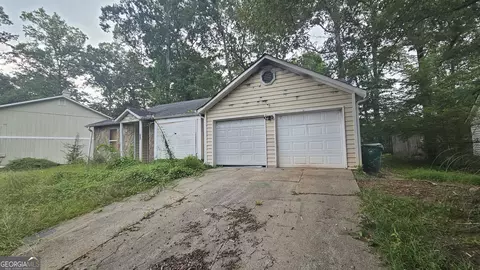 854 Greenhedge Dr, Stone Mountain, GA 30088