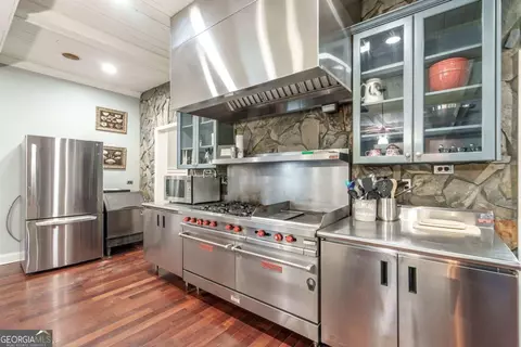 Kitchen - 7527 Highway 326, Commerce, GA 30530 photo 6 of 7