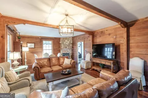 Living - 7527 Highway 326, Commerce, GA 30530 photo 2 of 4