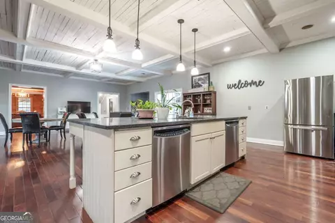 Kitchen - 7527 Highway 326, Commerce, GA 30530 photo 5 of 7
