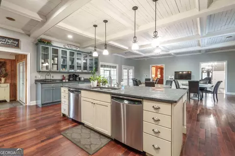 Kitchen - 7527 Highway 326, Commerce, GA 30530 photo 3 of 7