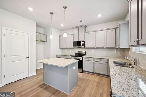 Kitchen - 11872 Rizvan Pl, Covington, GA 30014 photo 2 of 4