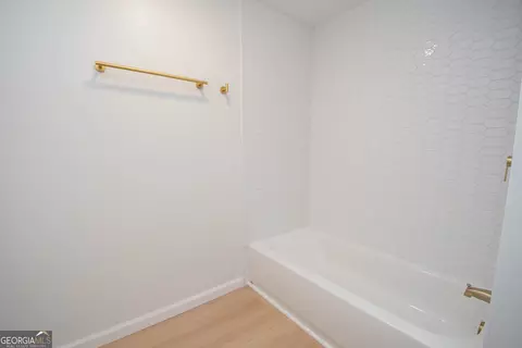 Bath - 204 Cleaveland Dr, Lagrange, GA 30241 photo 1 of 4