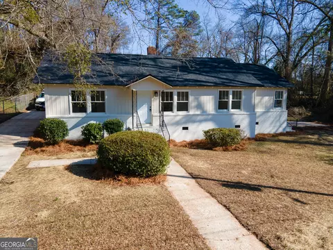 Exterior - 204 Cleaveland Dr, Lagrange, GA 30241 photo 2 of 8