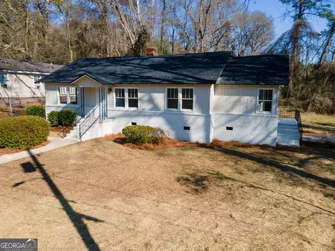 Exterior - 204 Cleaveland Dr, Lagrange, GA 30241 photo 5 of 8