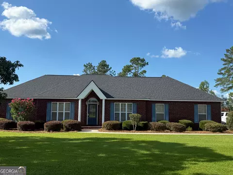 6 Lynnwood Dr, Hazlehurst, GA 31539