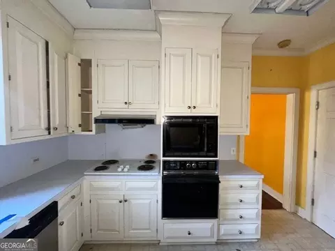 Kitchen - 818 W College St, Ailey, GA 30410 photo 5 of 5