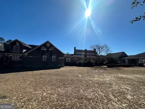 Exterior - 818 W College St, Ailey, GA 30410 photo 1 of 5